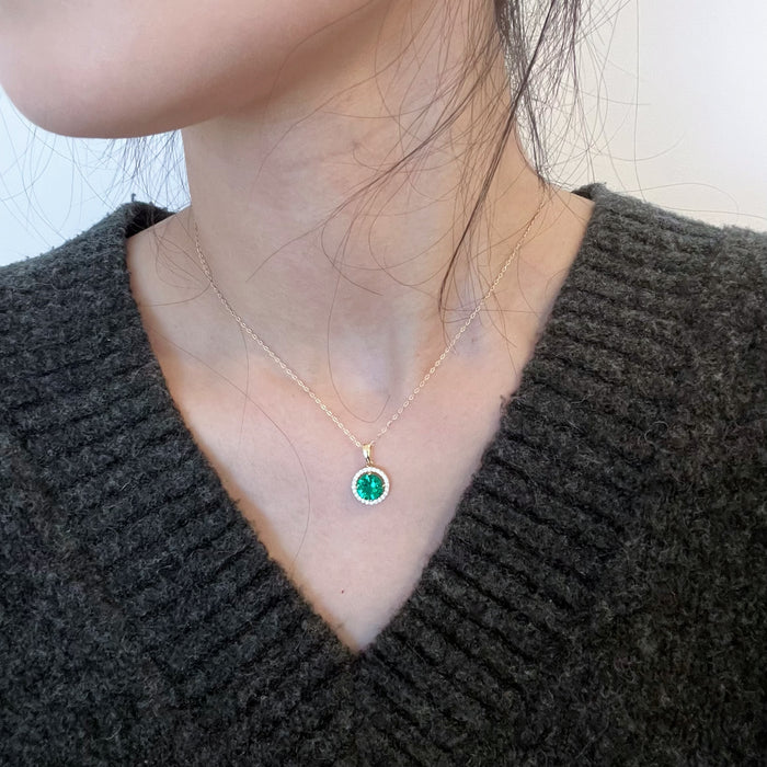 14K Yellow Gold Green Gemstone Round Pendants Necklace