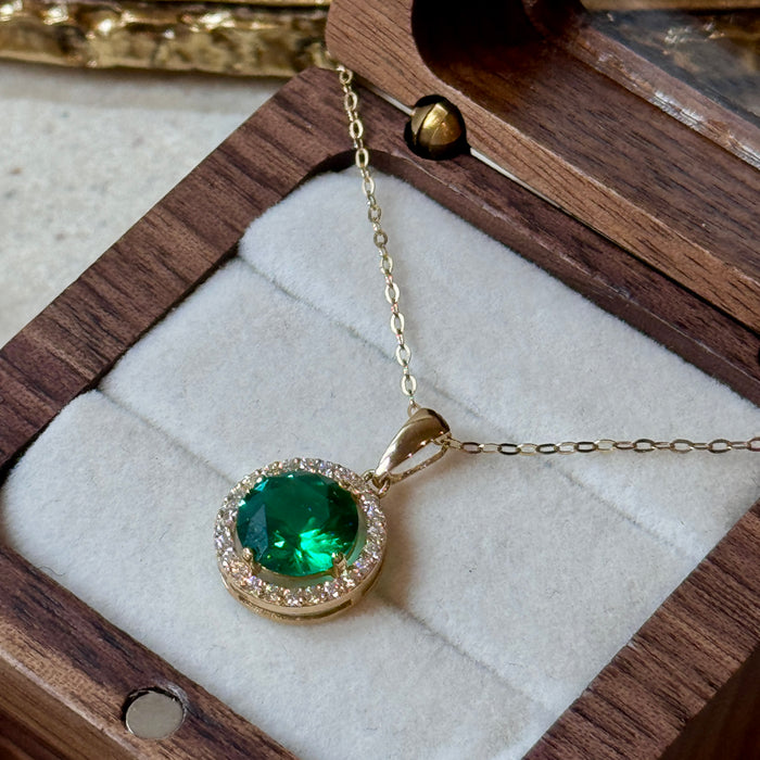 14K Yellow Gold Green Gemstone Round Pendants Necklace