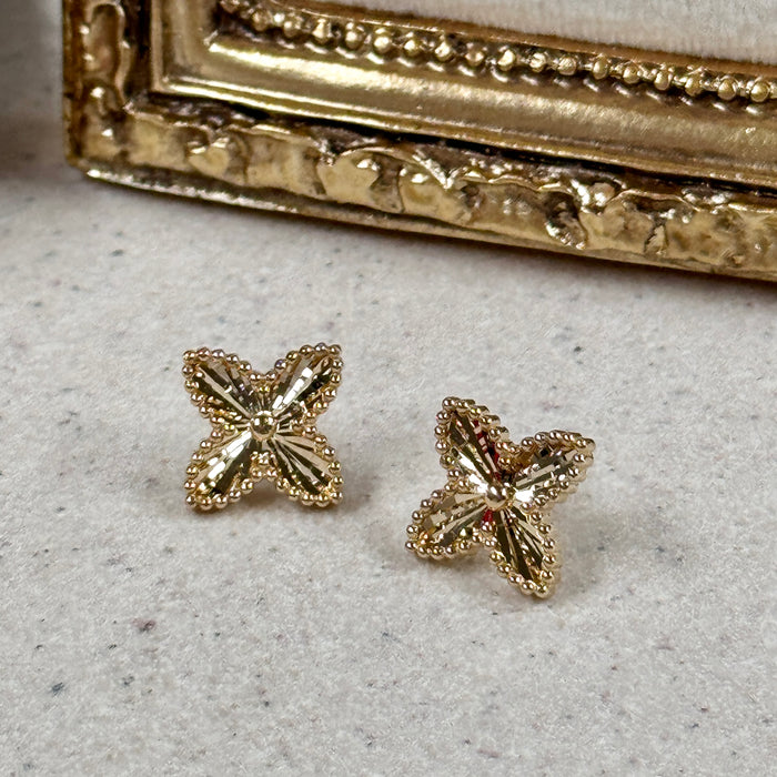 10K Yellow Gold Vintage Flower Design Stud Earring