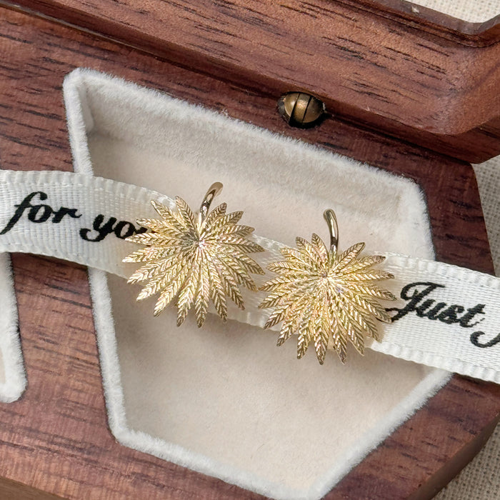10K Yellow Gold Solid Vein Leaf Design Earclip Earring