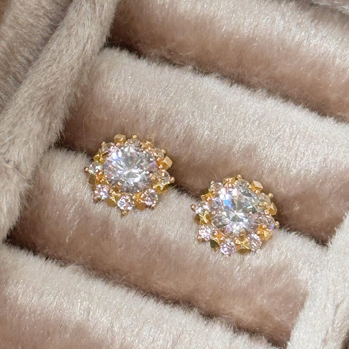 10K Yellow Gold Halo 7MM Cubic Zirconia Flower Design Luxury Earring