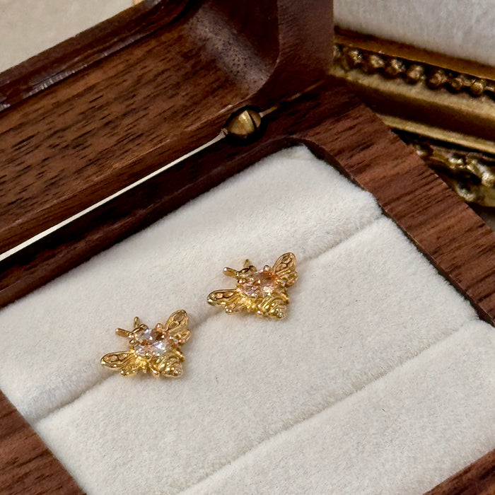10K Yellow Gold Lovely Bee Earring