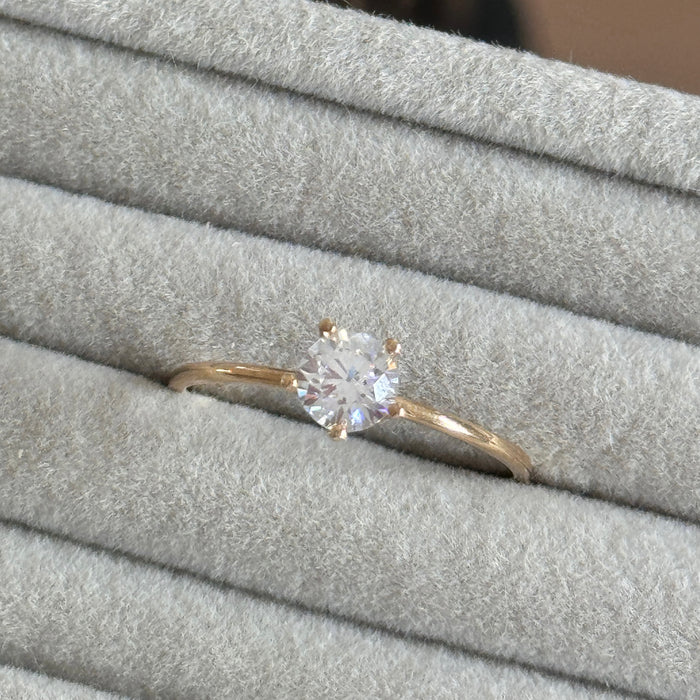 (PREORDER) 14K Yellow Gold Classic 0.7ct Engagement Ring