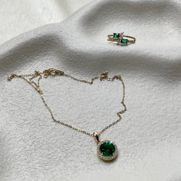 14K Yellow Gold Green Gemstone Round Pendants Necklace