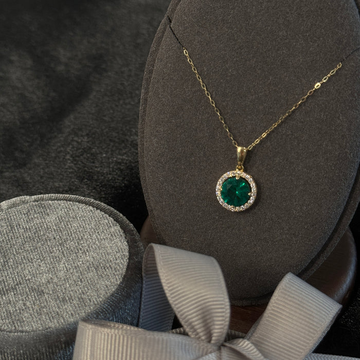 14K Yellow Gold Green Gemstone Round Pendants Necklace
