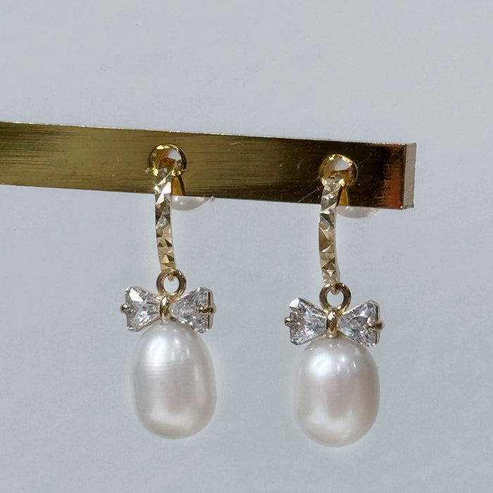 10K Yellow Gold Bow Freshwater Cultured Pearl Earring