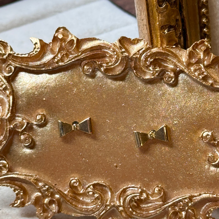 (PREORDER) 10K Yellow Gold Solid Bow Stud Earring