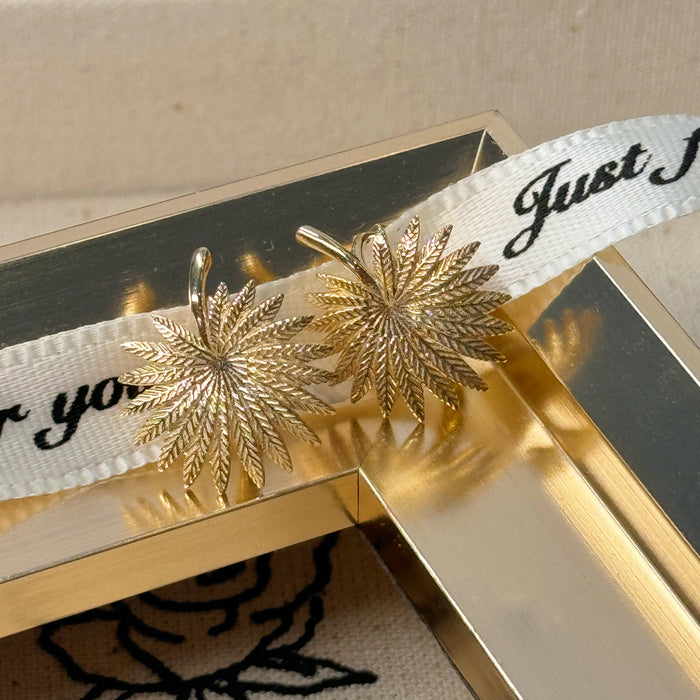 10K Yellow Gold Solid Vein Leaf Design Earclip Earring